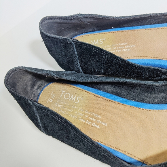 TOMS criss cross detailed suede black flats - Picture 3 of 5